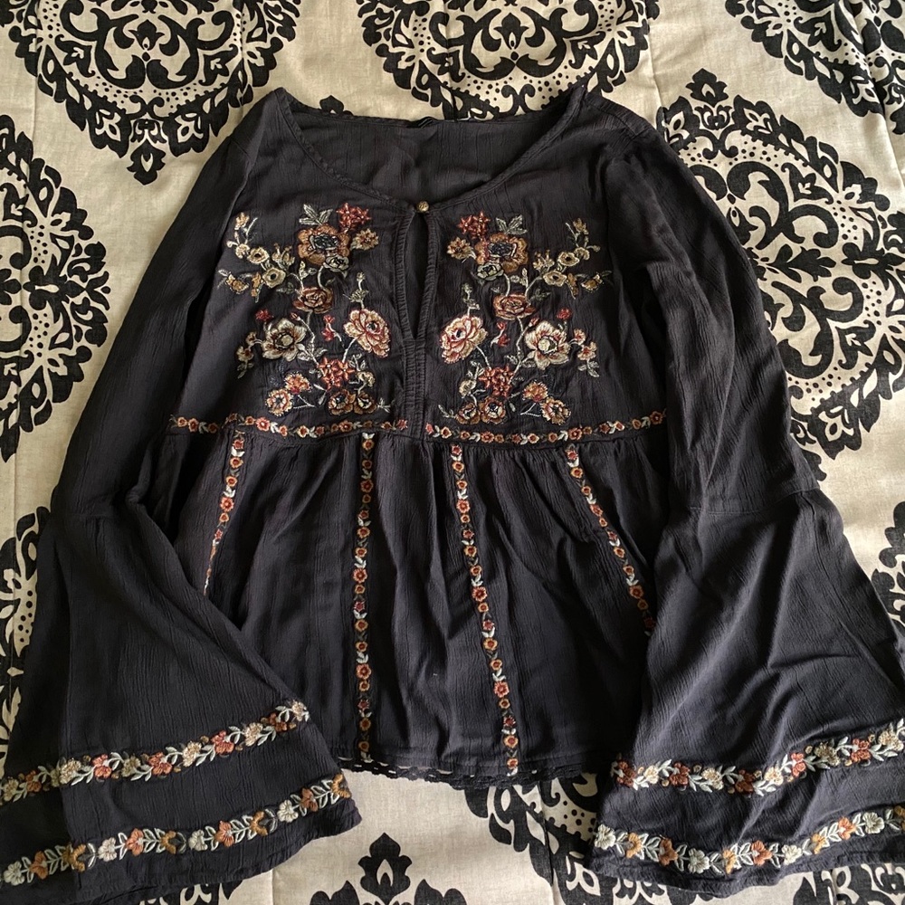 American Eagle shirt